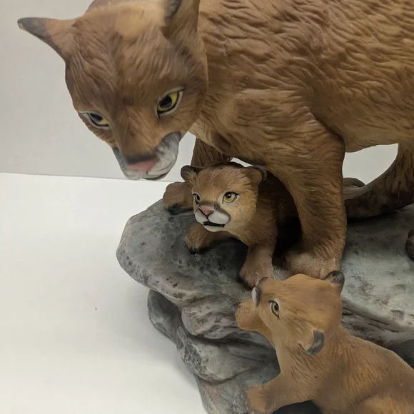 Mountain Lion Family Figurine - Brown - Picture 10 of 11